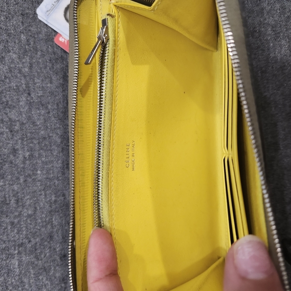 Celine Zipped Wallet. - Picture 6 of 12